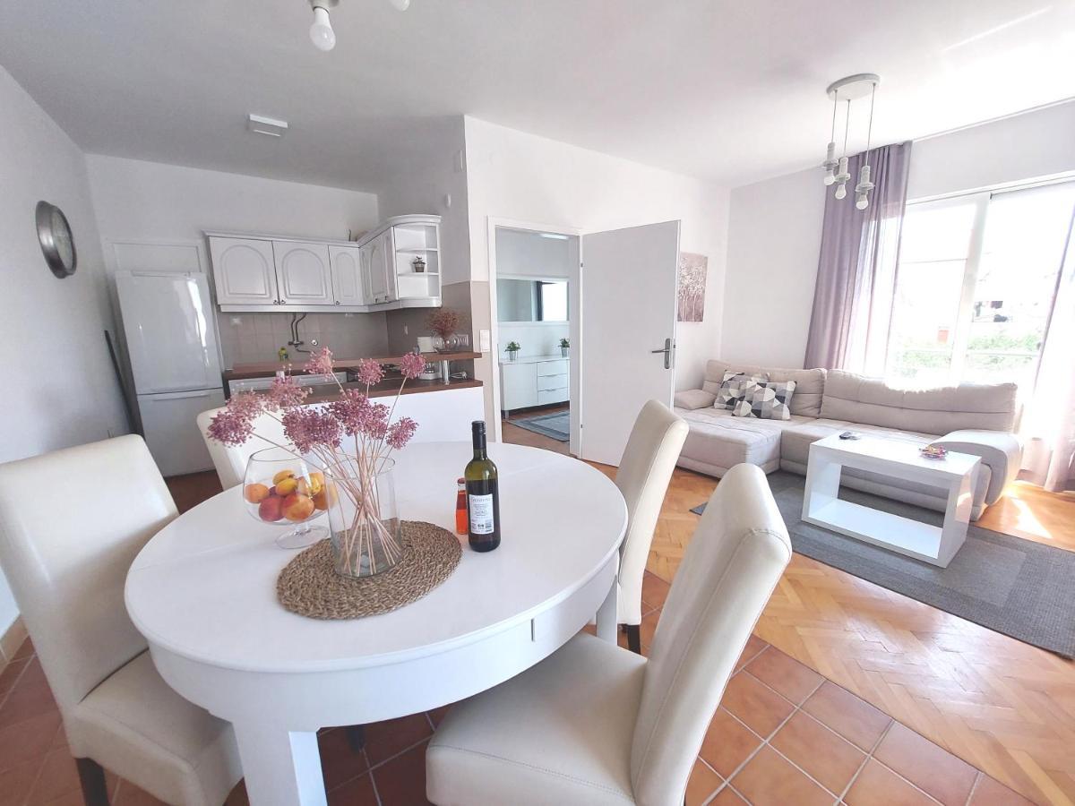 Gulin Apartments Водице Екстериор снимка
